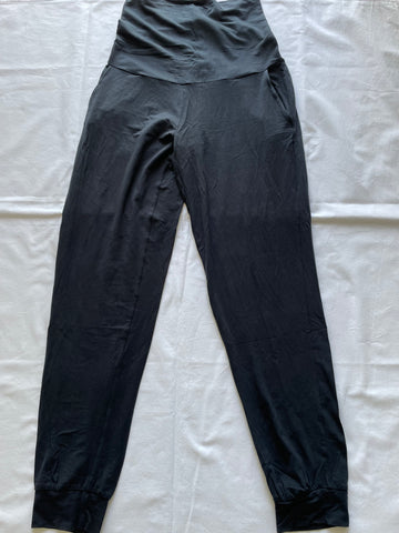 mamalicious (230) - schwarze Trainerhose, Gr. S