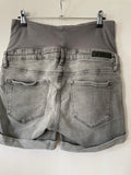 H&M mama (232) - graue Shorts, Gr. 40