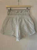H&M mama (244) - weisse Shorts, Gr. S